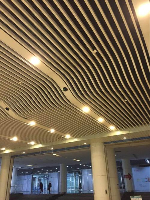 鋁方通 新型建筑裝飾材料的先鋒